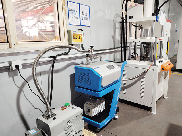 macchina per il rilevamento delle perdite di elio